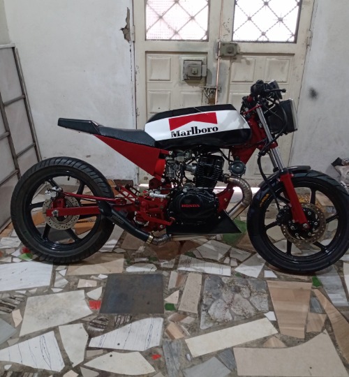 moto Honda modificada
