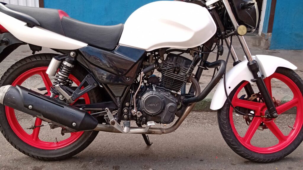 moto akt evo 150 pintura blanco