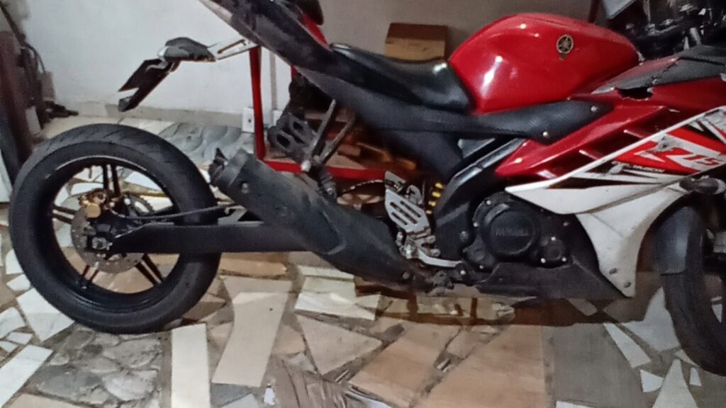 Yamaha R15 personalizada