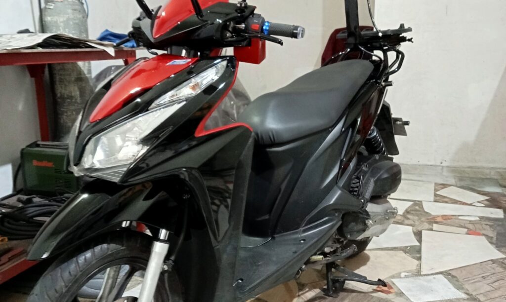 Honda Click personalizada