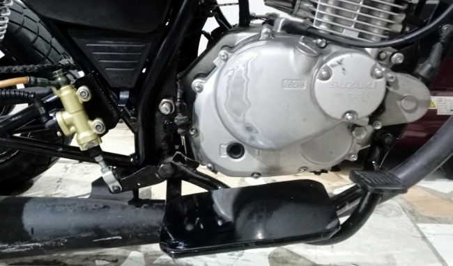 Reposapiés moto Suzuki