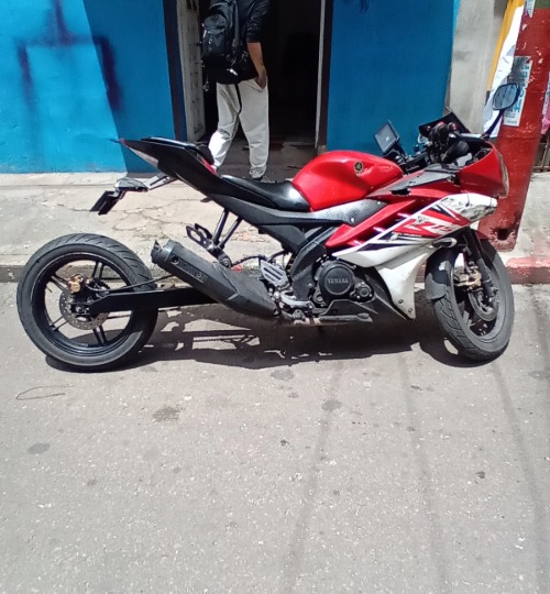 Yamaha R15 modificada